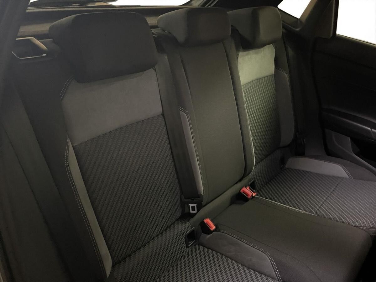 Volkswagen Polo 1.0 TSI Highline R-Line DSG LED LM 17" Navi PDC vo+hi ACC