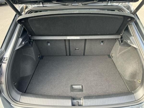 Volkswagen T-Roc sport 1.5 TSI DSG / Navi, AHK, LED, RFK