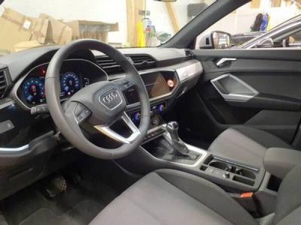 Audi Q3 advanced 35TFSI S-tronic / MMI-Navi plus, RFK