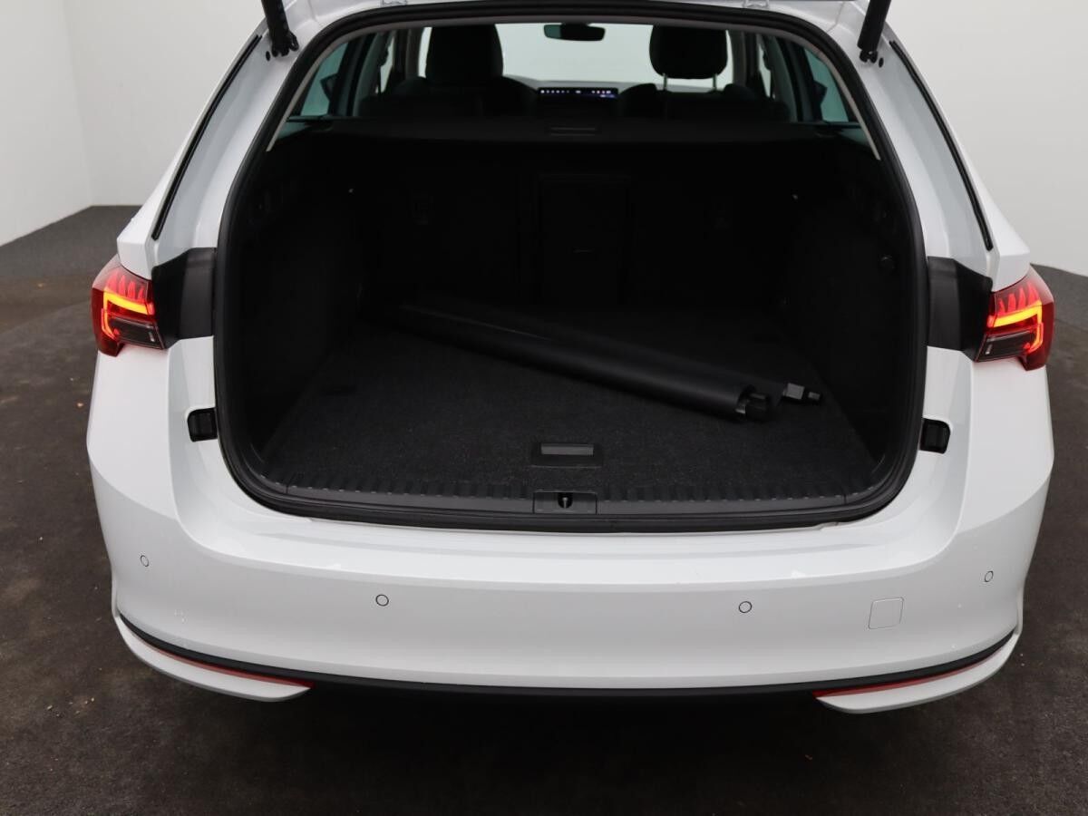 Skoda Octavia Selection 2.0TDI DSG/ Navi, Matrix, 360°