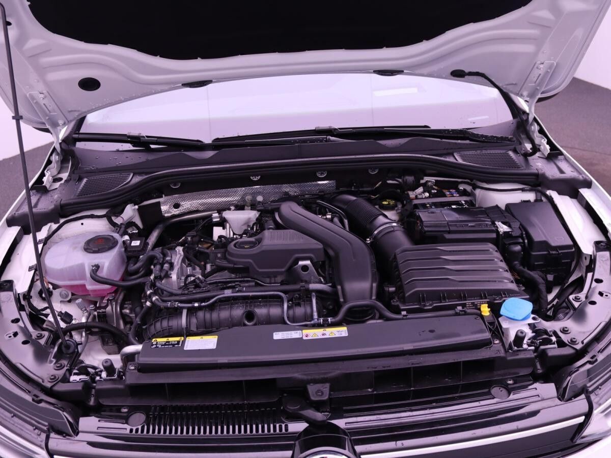 Volkswagen Golf VIII Life 1.5eTSI DSG / Navi, HuD, App, LED