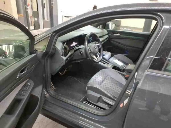 Volkswagen Golf VIII R-Line 2.0TDI DSG/ Navi, App, RFK, LED