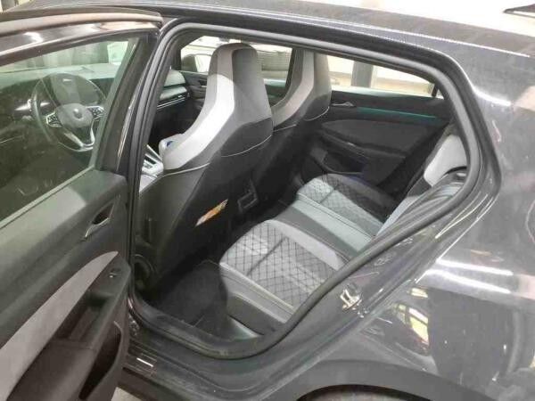 Volkswagen Golf VIII R-Line 2.0TDI DSG/ Navi, App, RFK, LED