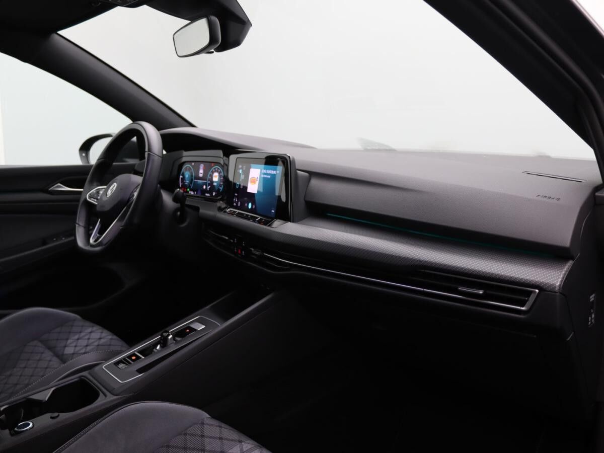 Volkswagen Golf VIII R-Line 2.0TDI DSG/ Navi, App, RFK, LED