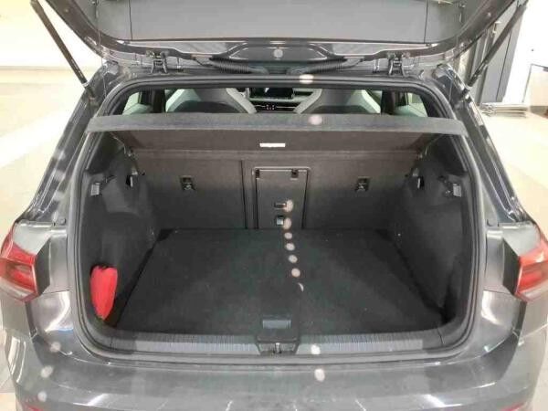 Volkswagen Golf VIII R-Line 2.0TDI DSG/ Navi, App, RFK, LED