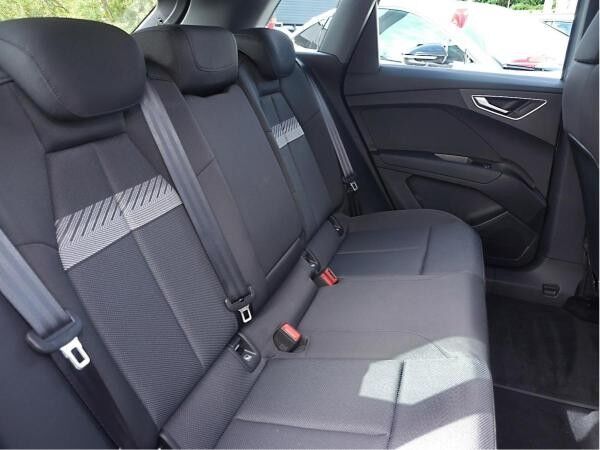 Audi Q4 e-tron Q4 45 e-tron Komfort Klima/R-Kamera/ACC pro/19