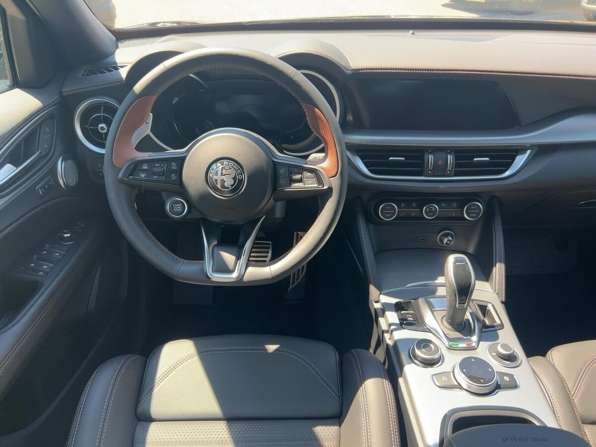 Alfa Romeo Stelvio INTENSA 2.0 Turbo AT8-Q4