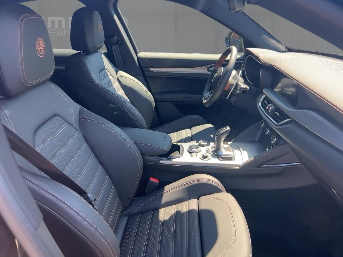 Alfa Romeo Stelvio INTENSA 2.0 Turbo AT8-Q4