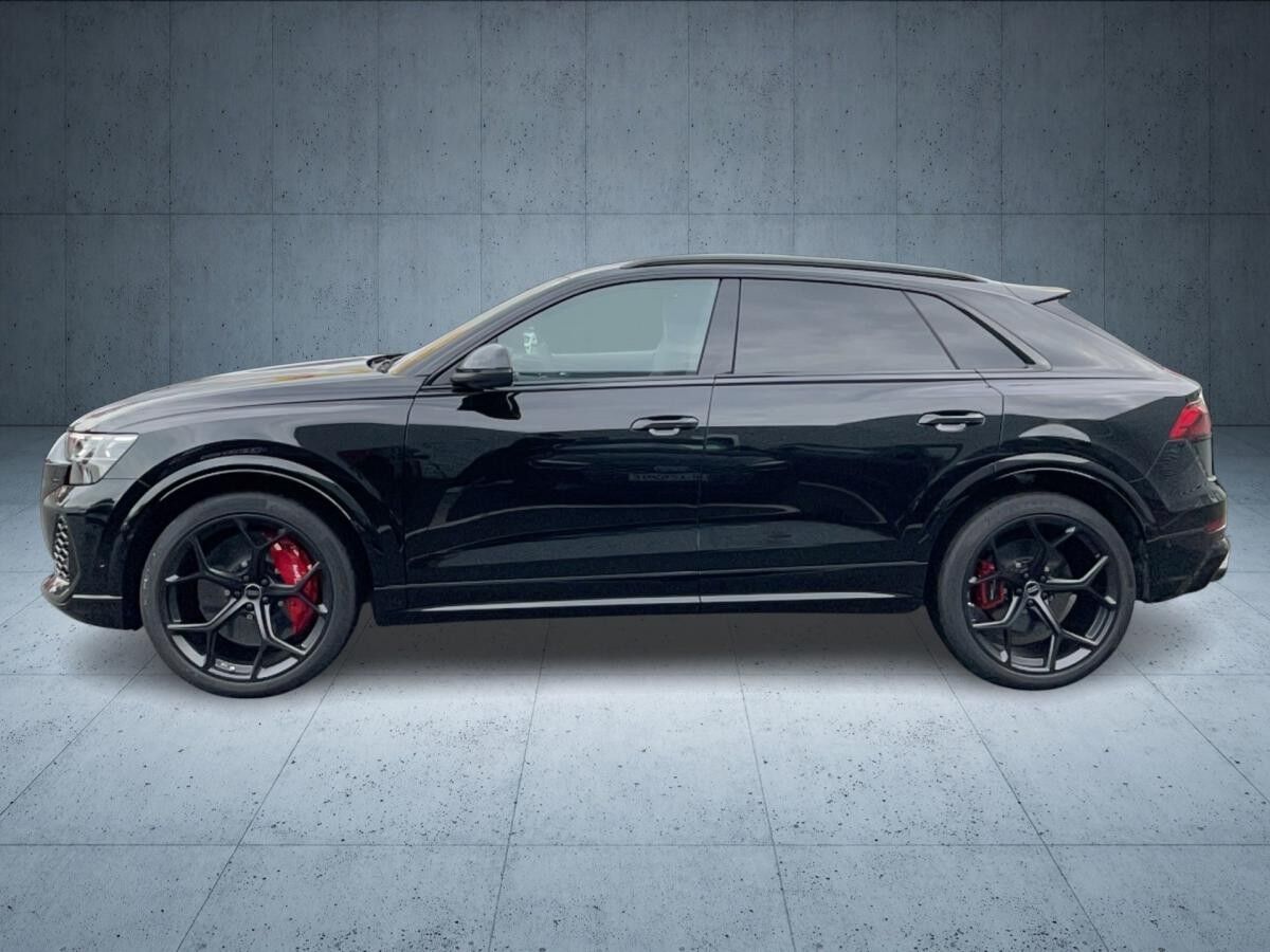 Audi RS Q8 SUV performance tiptr. Vmax 305 PANO HUD 23