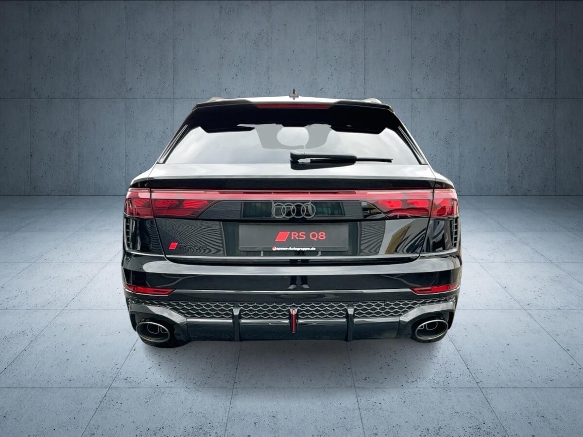 Audi RS Q8 SUV performance tiptr. Vmax 305 PANO HUD 23