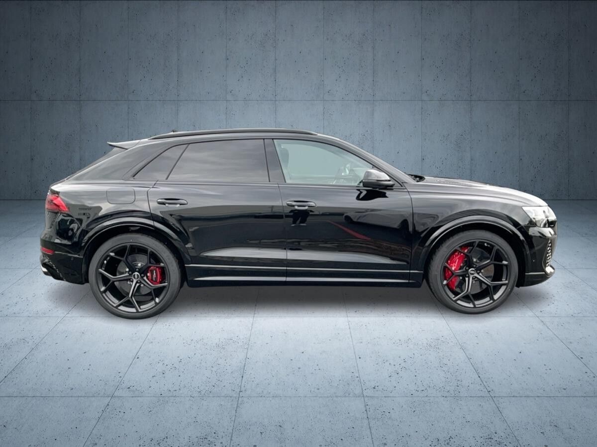 Audi RS Q8 SUV performance tiptr. Vmax 305 PANO HUD 23
