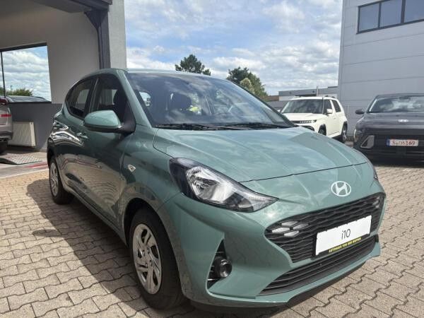 Hyundai i10 NAVIGATION (8 ZOLL TOUCHSCREEN)+RUECKFAHRKAMERA+PDC+LED TAGFAHRLICHT U.V.M.!