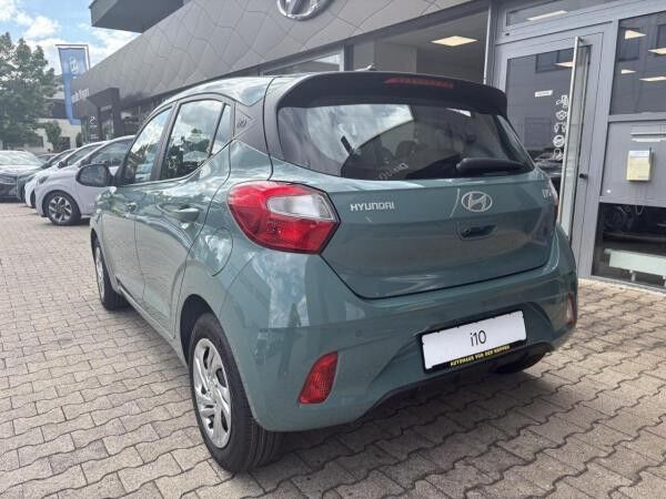 Hyundai i10 NAVIGATION (8 ZOLL TOUCHSCREEN)+RUECKFAHRKAMERA+PDC+LED TAGFAHRLICHT U.V.M.!