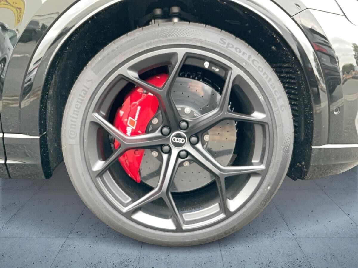 Audi RS Q8 SUV performance tiptr. Vmax 305 PANO HUD 23