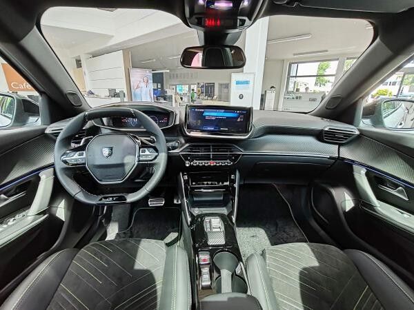 Peugeot 2008 GT Automatik Benzin Mild-Hybrid 145 ❗SOFORT VERFÜGBAR❗