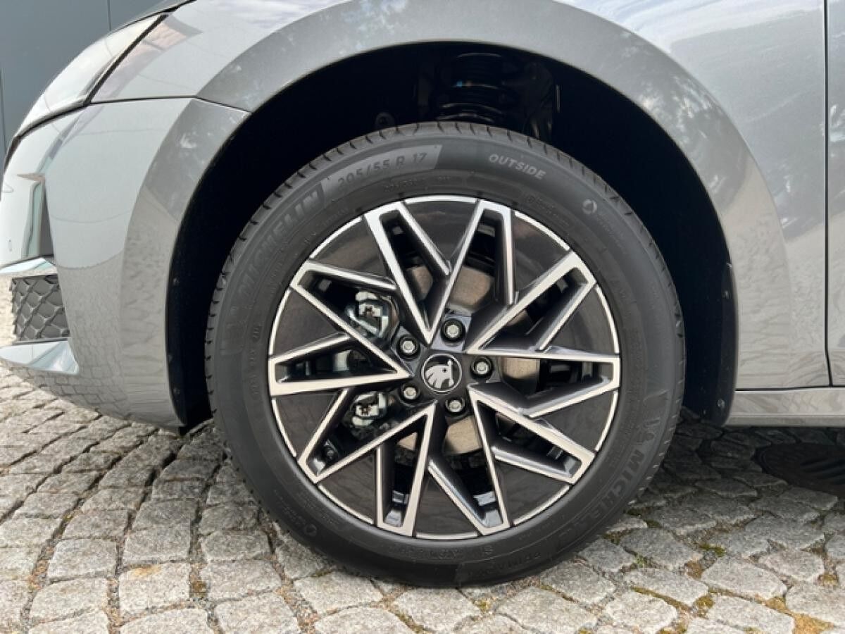 Skoda Octavia Combi TOUR 2.0 TDI DSG **AHK, Travel Assist**