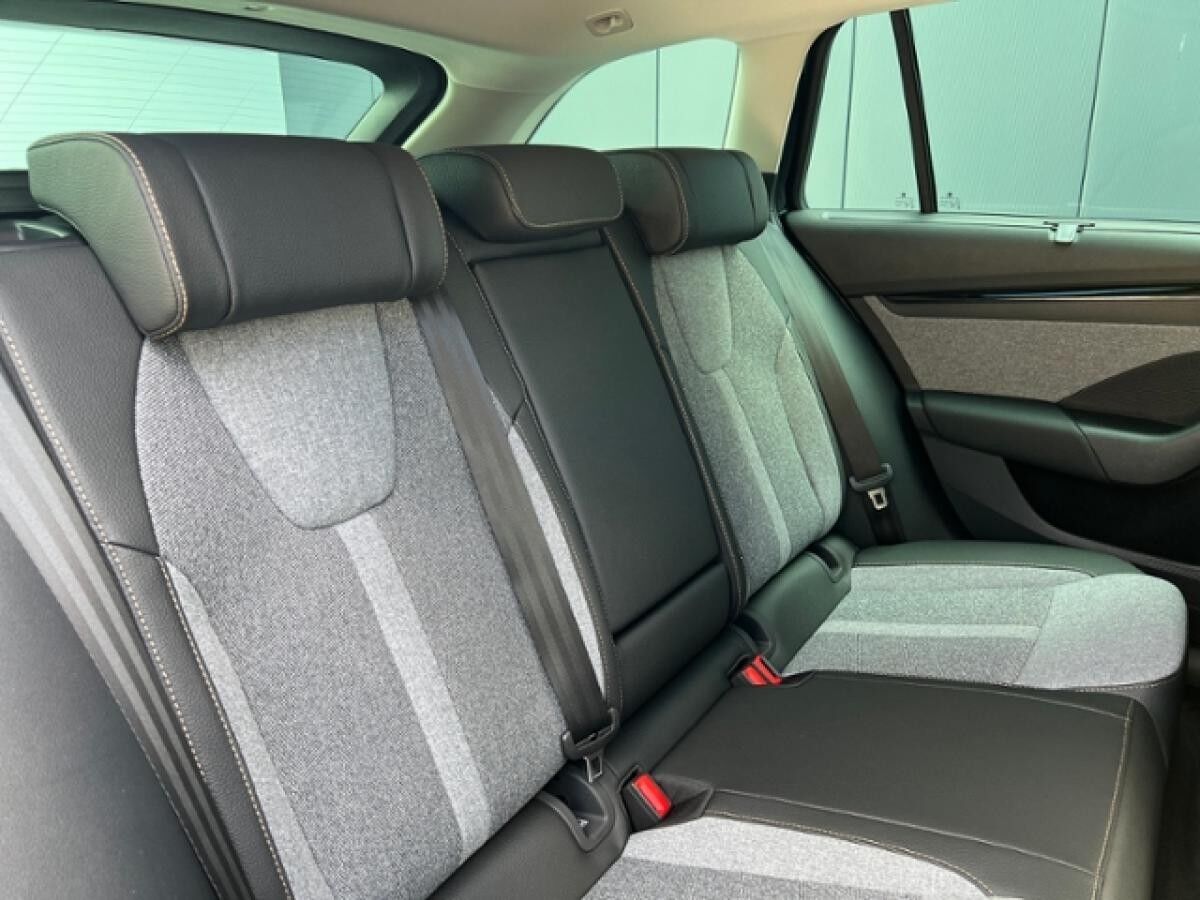 Skoda Octavia Combi TOUR 2.0 TDI DSG **AHK, Travel Assist**