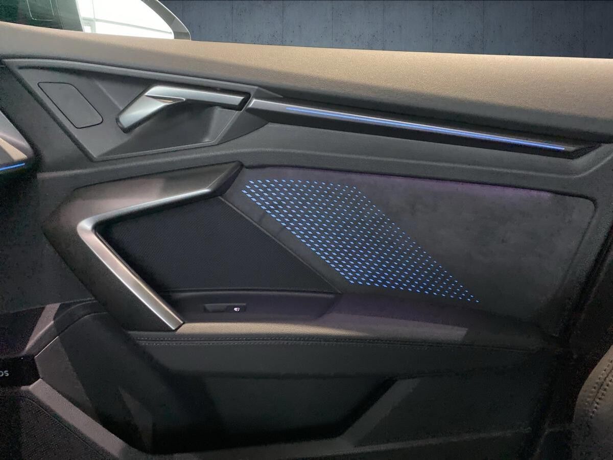 Audi RS3 RS 3 Sportback S tr. Vmax280 adFahrw. PANO RS-Abg