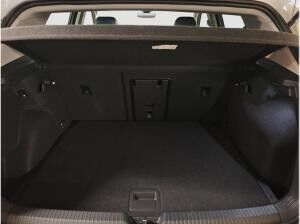 Volkswagen Golf VIII Life GOAL 1.5 eTSI ACC LED AHK