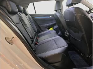 Volkswagen Golf VIII Life GOAL 1.5 eTSI ACC LED AHK