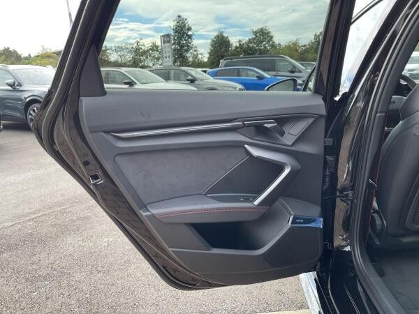 Audi RS3 Limo SONOS+PANO+5Jahre Garantie