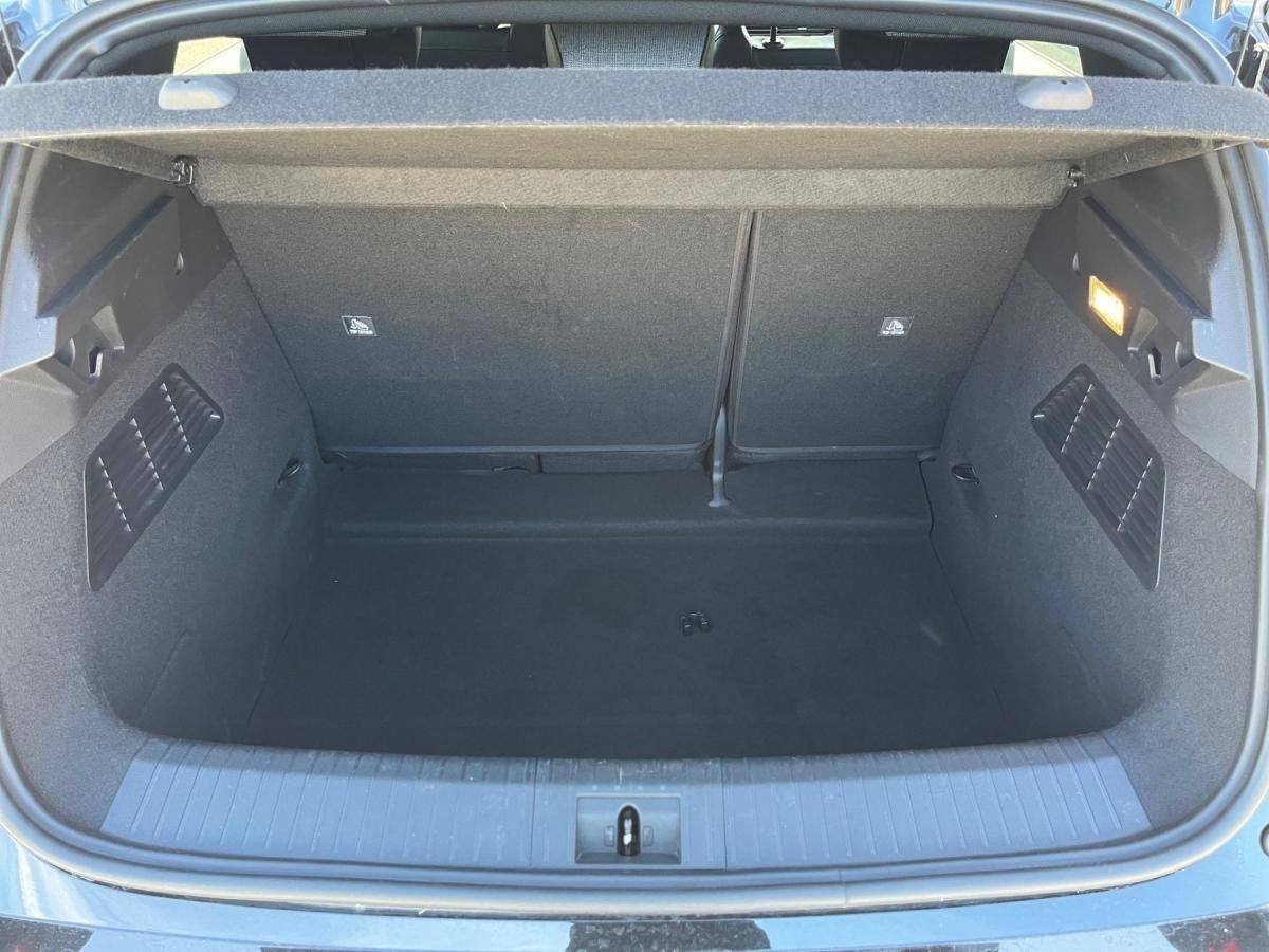 Renault Megane TECHNO EV60 220hp