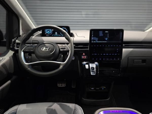 Hyundai STARIA HEV Signature 7-Sitzer