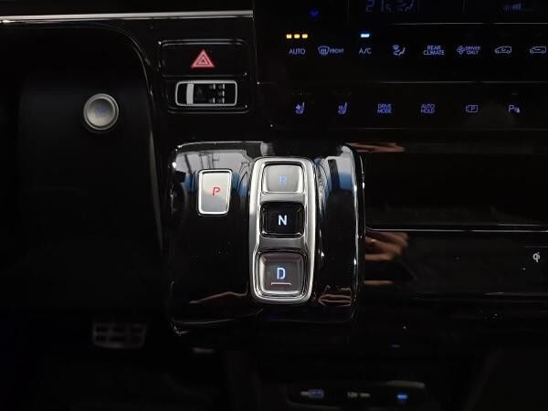 Hyundai STARIA HEV Signature 7-Sitzer
