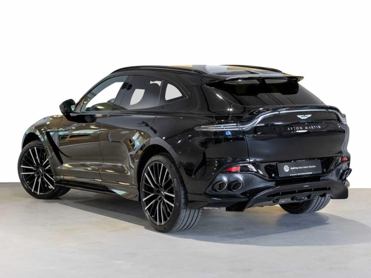Aston Martin DBX 707