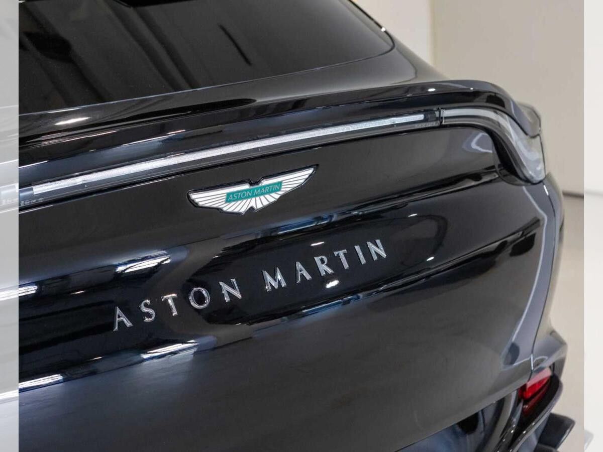 Aston Martin DBX 707