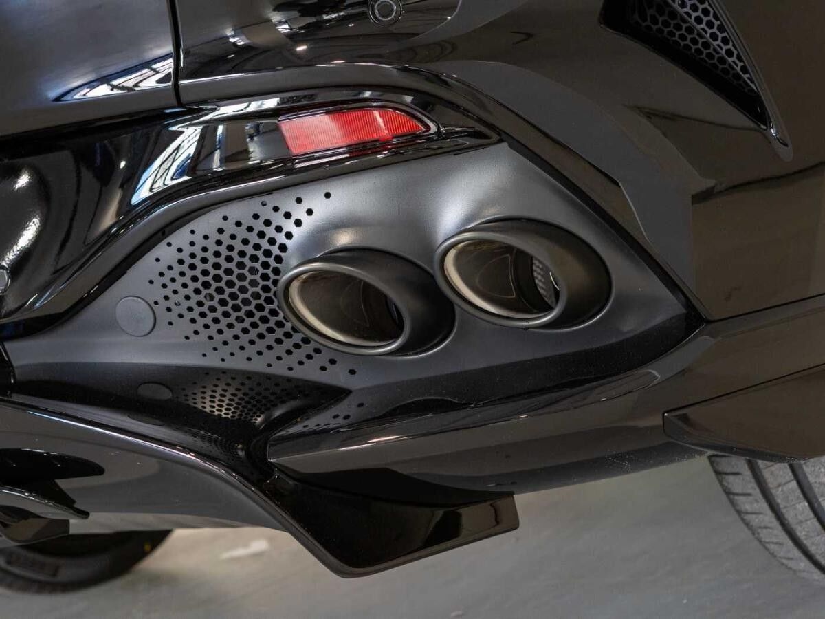 Aston Martin DBX 707