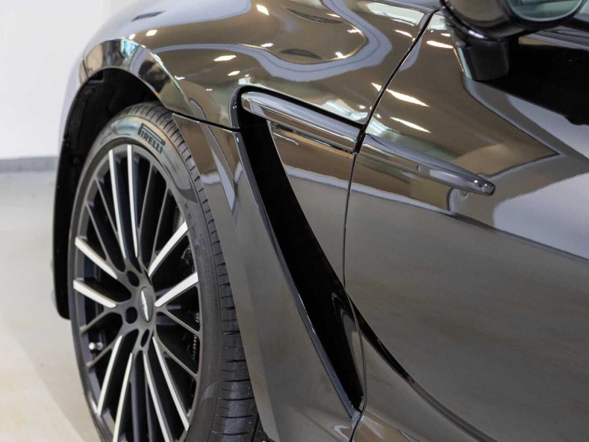 Aston Martin DBX 707