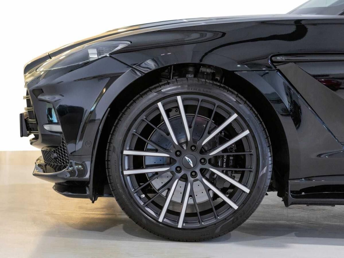 Aston Martin DBX 707