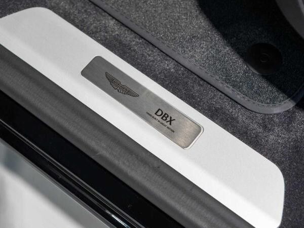 Aston Martin DBX 707