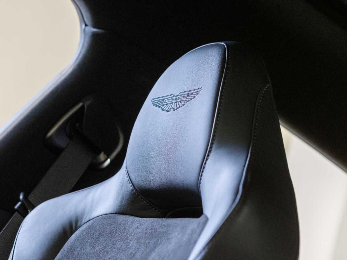 Aston Martin DBX 707