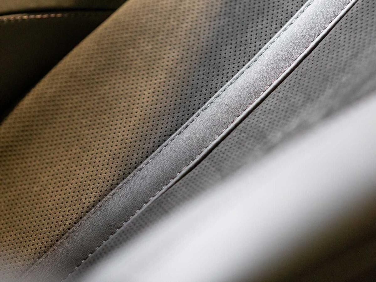 Aston Martin DBX 707