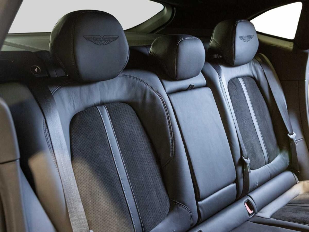 Aston Martin DBX 707