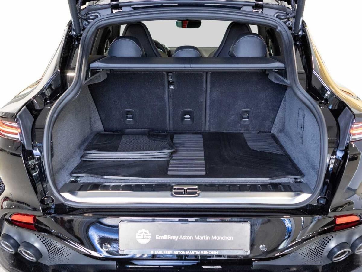 Aston Martin DBX 707