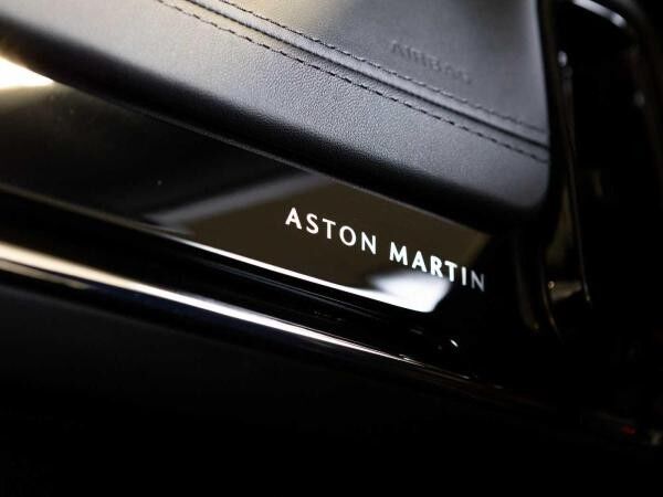Aston Martin DBX 707