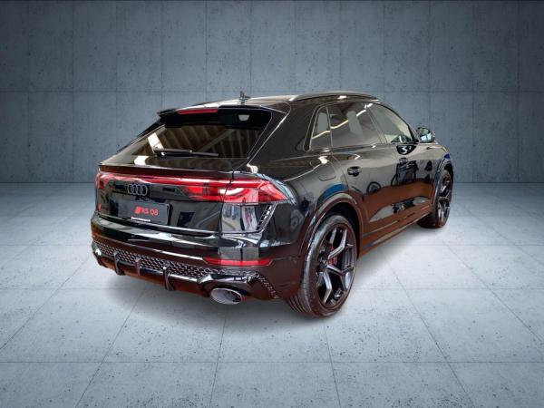 Audi RS Q8 SUV performance tiptr. Vmax305 Laser PANO