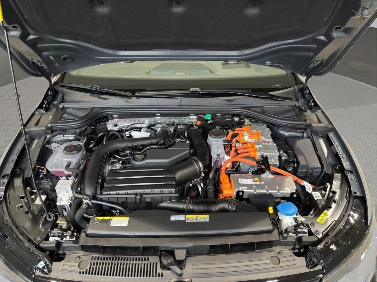 Volkswagen Golf VIII GTE (AHK/BlackStyle) 1.5 l eHybrid 6-Gang-DSG