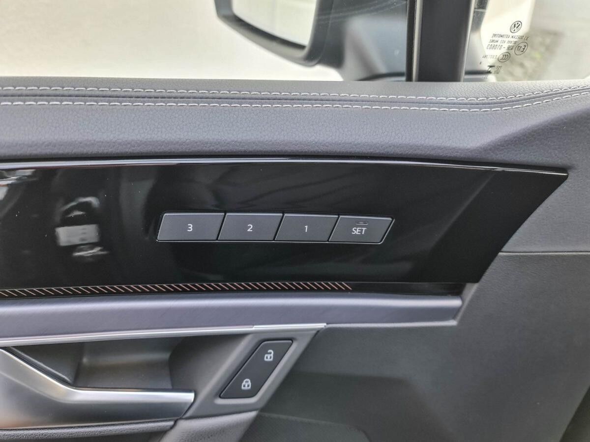 Volkswagen Touareg R 3,0 l V6 eHybrid OPF 4MOTION / 8-Gang-Automatik (Tiptronic)