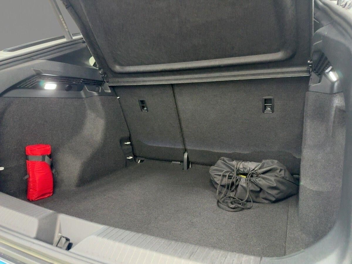 Volkswagen ID.5 Pro IQ-LED WÄPU PANO AHK KAM ACC DAB