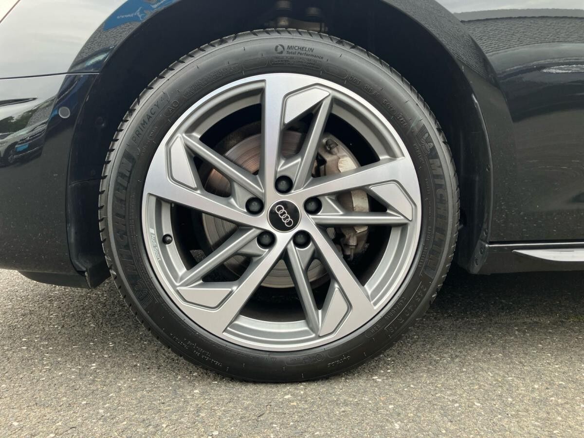Audi A4 Limousine advanced 40 TFSI S-tronic / Matrix