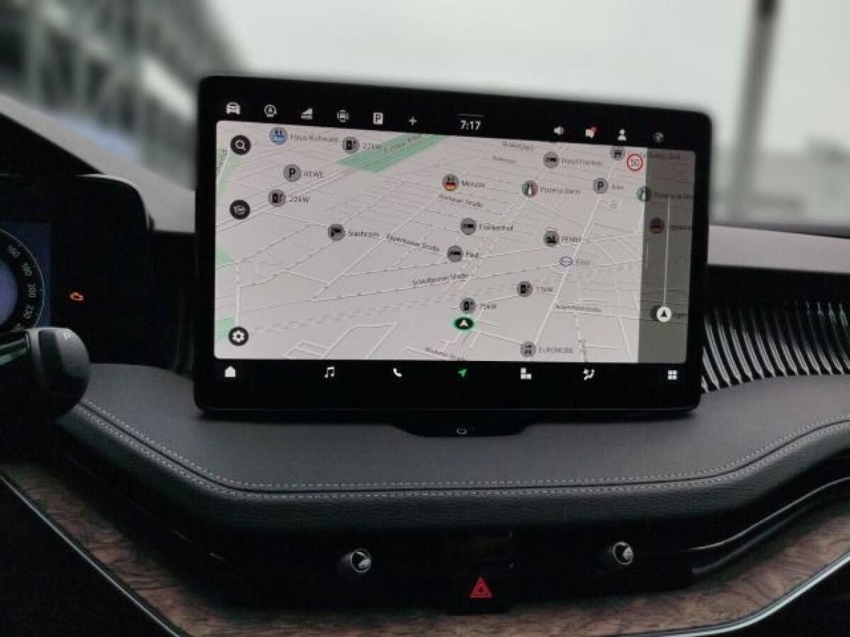 Skoda Superb Combi Sportline 2,0 TDI 7-Gang-DSG 4x4