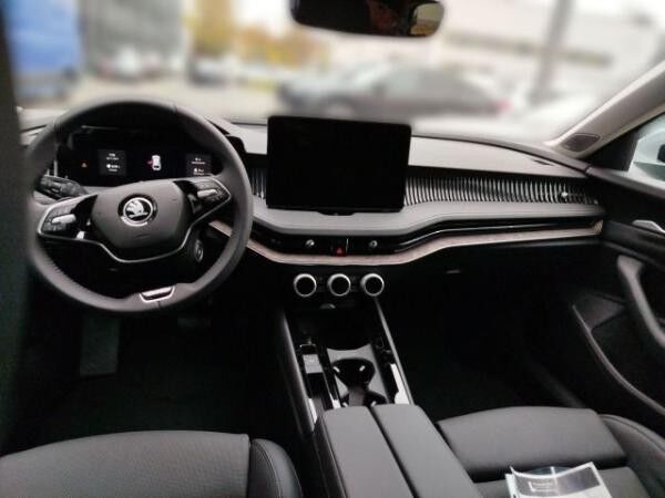 Skoda Superb Combi Sportline 2,0 TDI 7-Gang-DSG 4x4