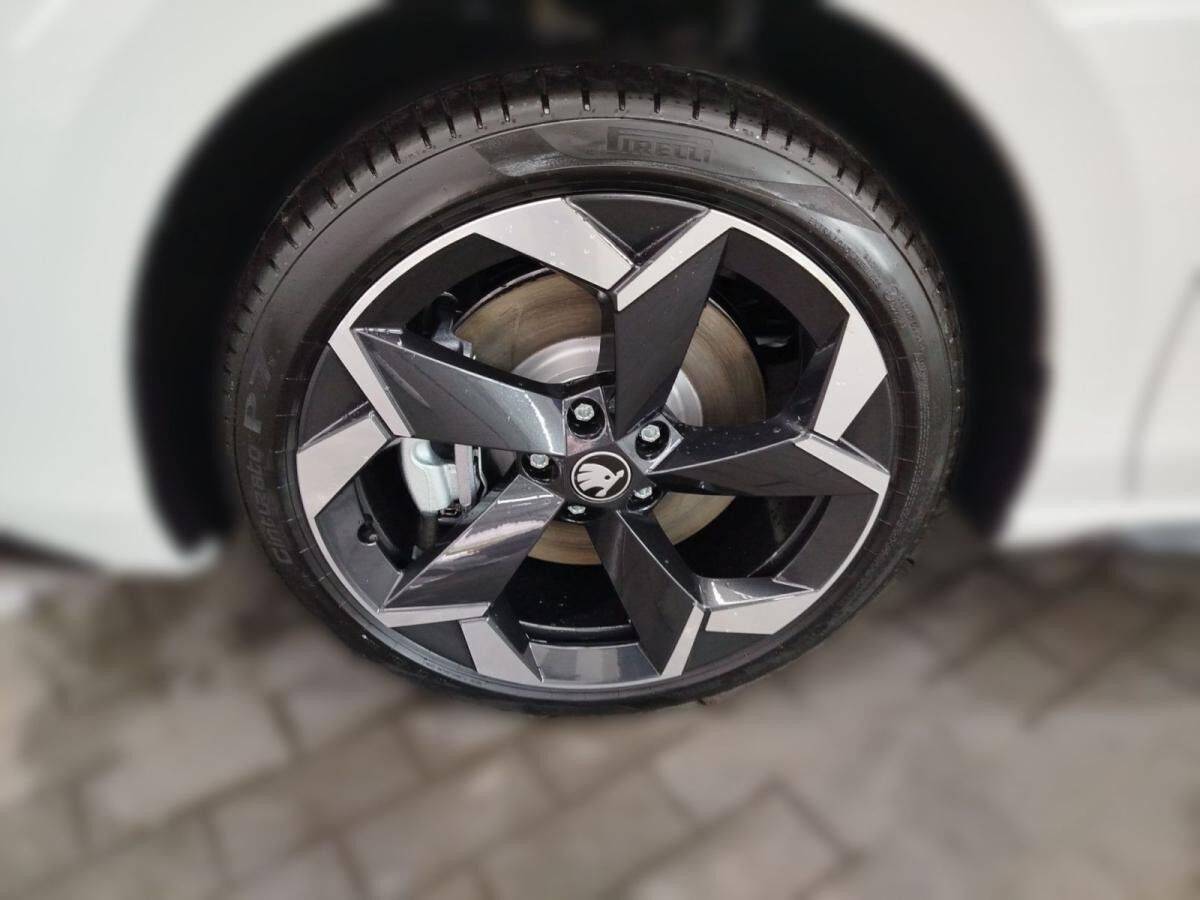 Skoda Superb Combi Sportline 2,0 TDI 7-Gang-DSG 4x4