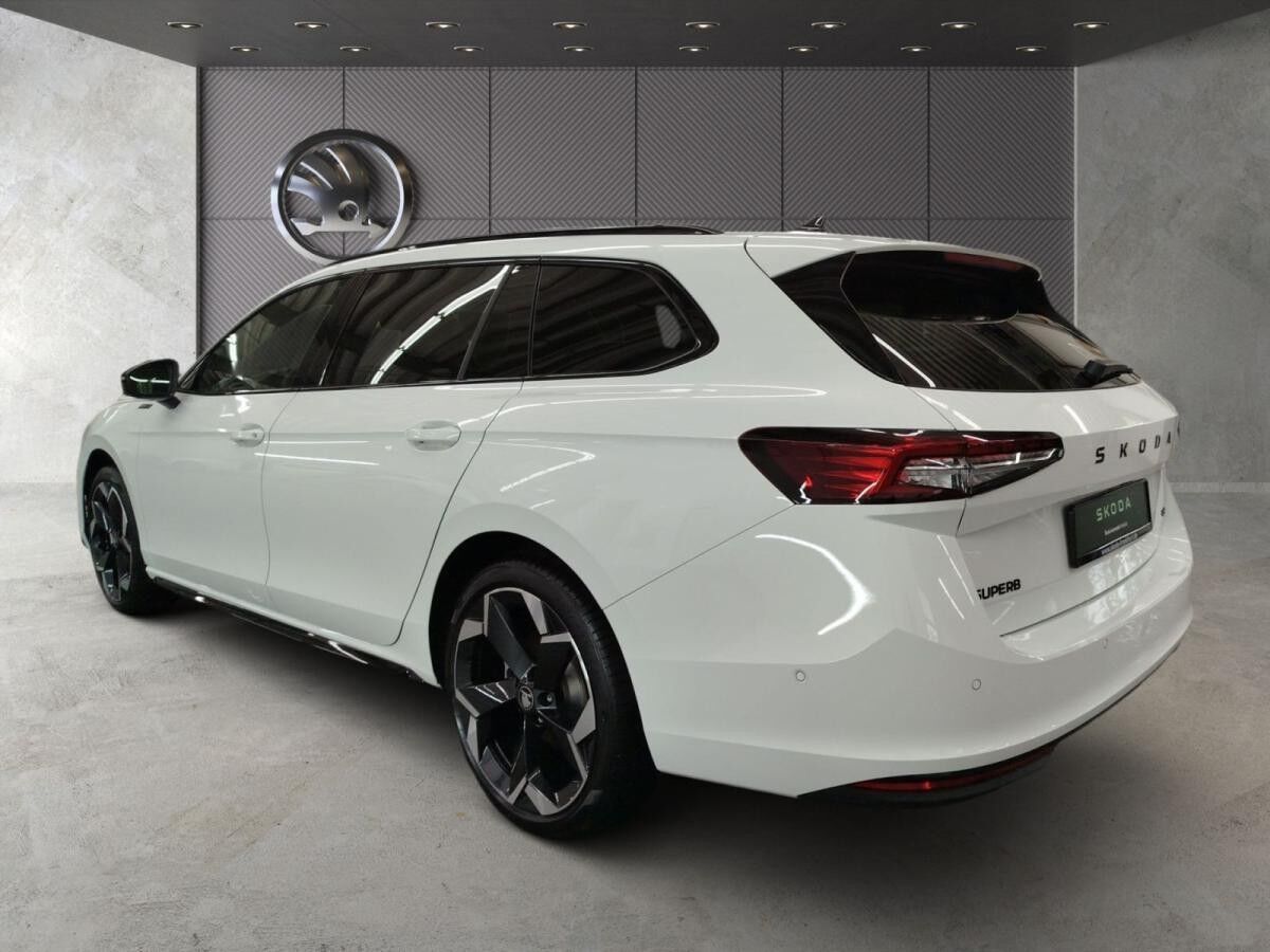 Skoda Superb Combi Sportline 2,0 TDI 7-Gang-DSG 4x4