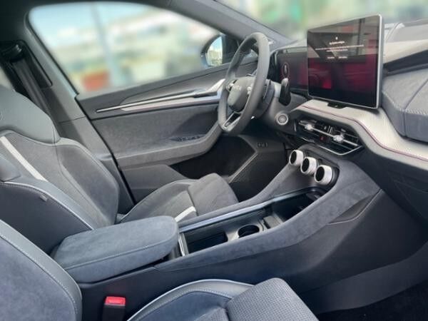 Skoda Kodiaq 2.0 TDI 4x4 Sportline*DSG*NAVI*AHK*StdHz*PANO*SHZ*