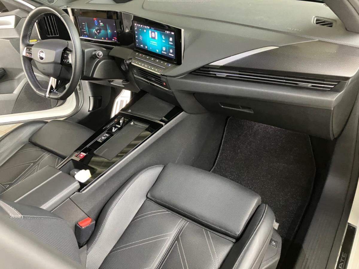 Opel Astra L 1.6 Turbo Plugin Ultimate ACC+Alcantara